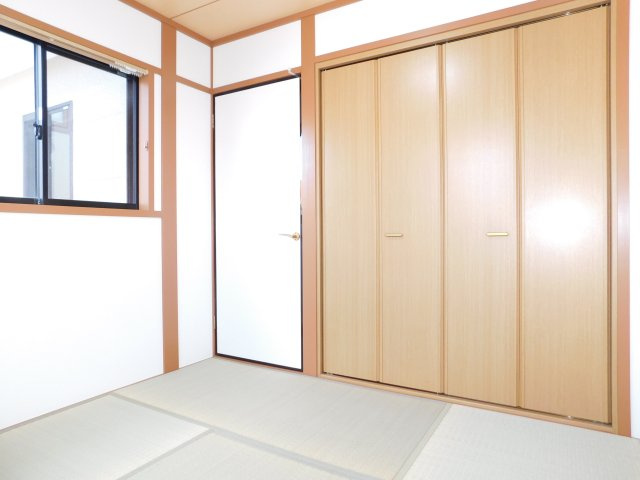 名古屋市中川区法華１丁目の中古一戸建の和室|◇２階和室◇　　３面採光で明るい和室約４．１畳　全居室収納完備！