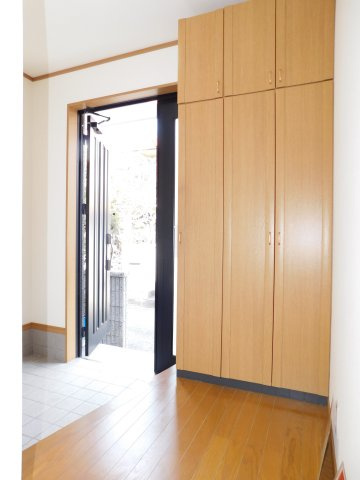 名古屋市中川区法華１丁目の中古一戸建の玄関|◇玄関収納◇　　家族の靴などをしっかりと収納できます！