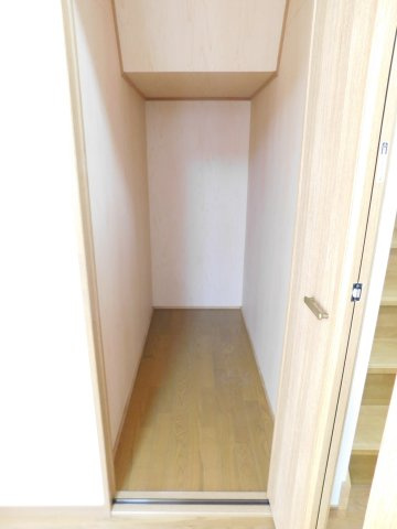 名古屋市中川区法華１丁目の中古一戸建の収納|◇ホール収納◇　　１階ホールにある収納　日用品や掃除道具などをしまっておくのに便利♪
