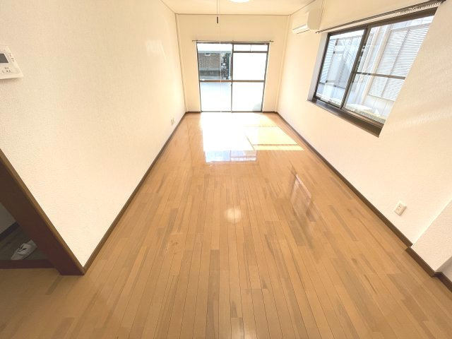 【寝室】 | 広くて明るい寝室