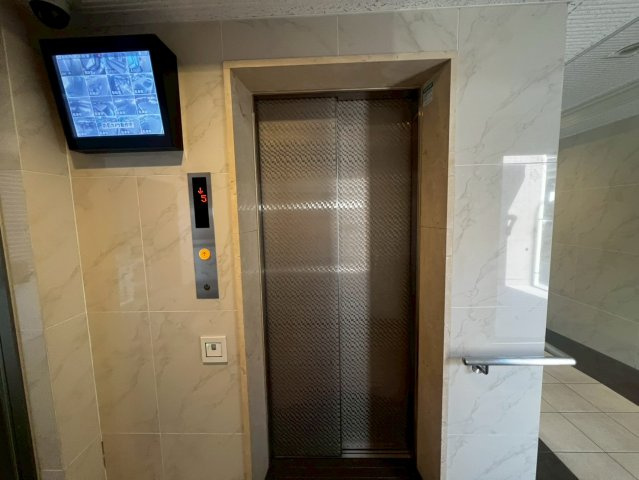 カルティア刈谷松坂のその他共用部分|【エレベーター】
◆エレベーター付きのマンションです。防犯カメラもついているため安心です♪　　　　　　　　　　　　　　　　　　　　　　　　　　　　　　　　　　　　　　　　　　　　　　　　　　　　　　　