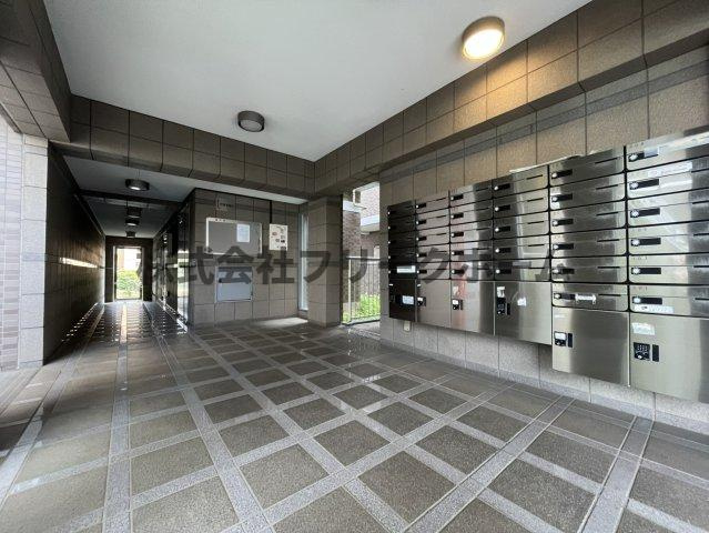 武蔵野市境南町３丁目の賃貸マンションのロビー