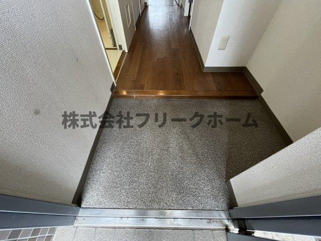 武蔵野市境南町３丁目の賃貸マンションの玄関