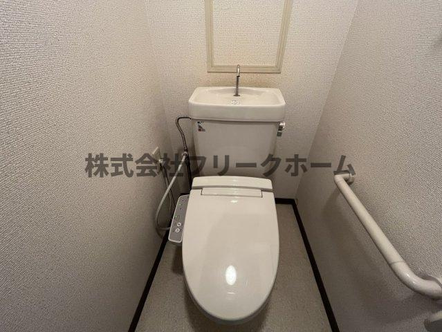 武蔵野市境南町３丁目の賃貸マンションのトイレ