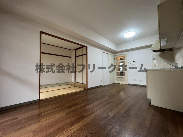 武蔵野市境南町３丁目の賃貸マンションの居間・リビング