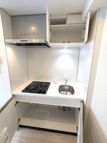 CLARITIA文京湯島のキッチン|ガス2口システムキッチン、瀟洒でお手入れ楽なガラストップコンロ