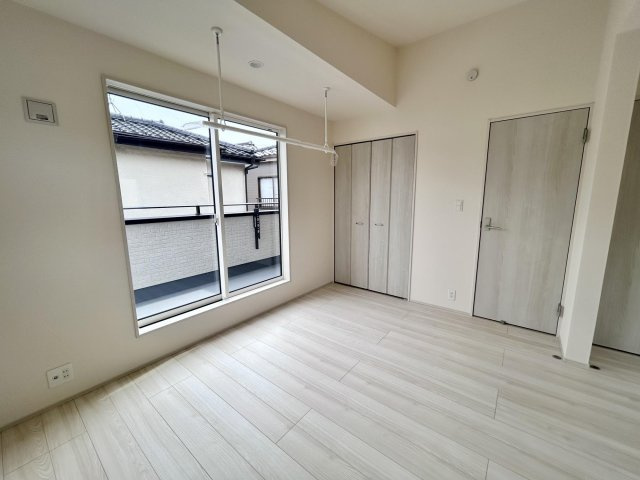 入間郡三芳町大字藤久保の新築一戸建の前面道路含む現地写真