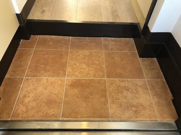 コーポ数納の玄関