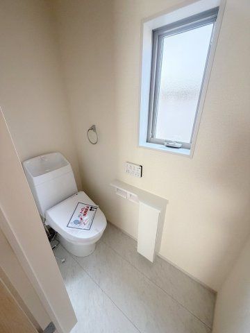 三郷市彦川戸1丁目　新築戸建　全1棟のトイレ|2階のトイレです
