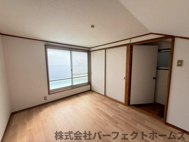 門真市本町戸建の洋室|明るい洋室です