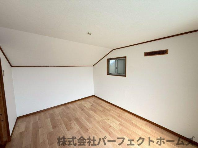 門真市本町戸建の洋室|広々とした洋室です