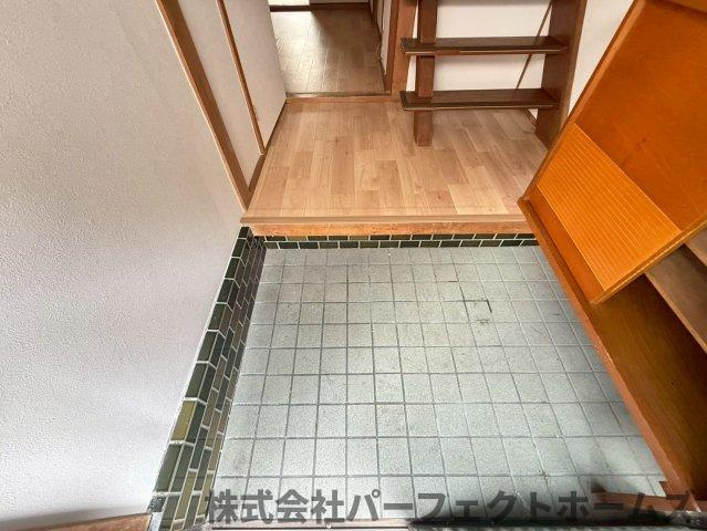 門真市本町戸建の玄関|明るい玄関です