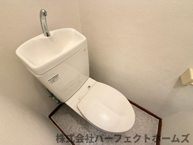門真市本町戸建のトイレ|落ち着いたトイレです