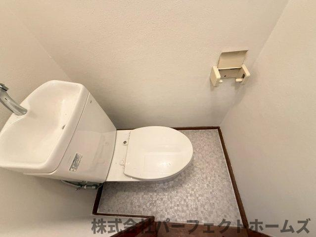 門真市本町戸建のトイレ|清潔感のあるトイレです