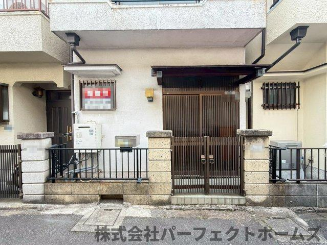 門真市本町戸建のエントランス