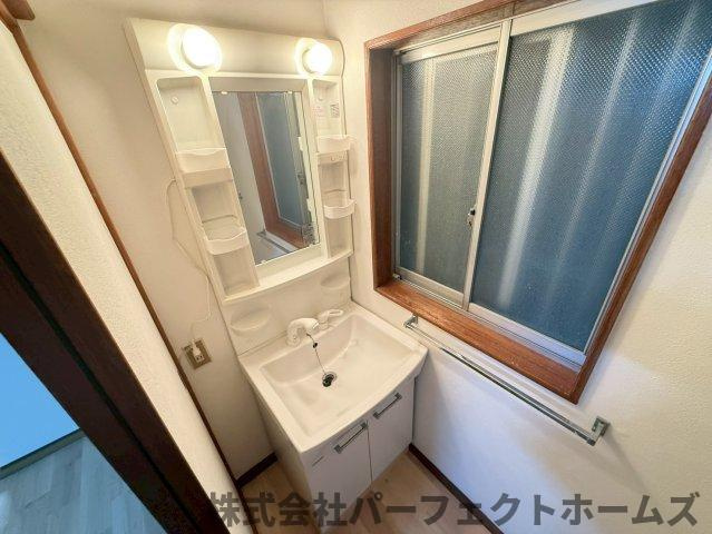 門真市本町戸建の独立洗面台|使いやすい独立洗面台です