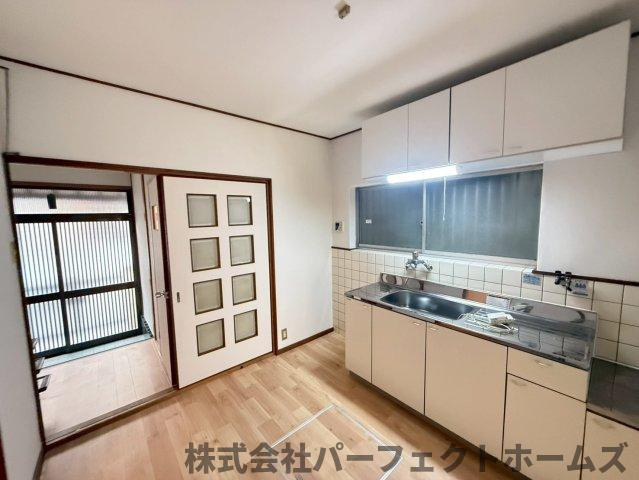 門真市本町戸建の居間・リビング|リビングダイニングです