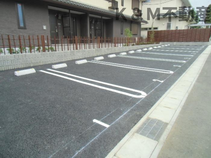 WEST COURT楓の駐車場|駐車場に車を止められます