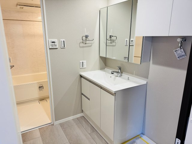 レクシオ大和田の脱衣所|～洗濯機上には便利な棚付き～
