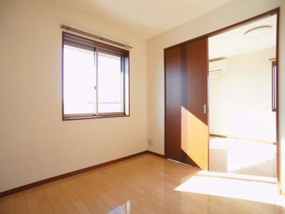 【子供部屋】 | ヴィルシャッツ | 清潔感のあるきれいな洋間です♪