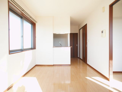 【居間・リビング】 | ヴィルシャッツ | 会話をしながらお料理できる人気の対面キッチンです♪