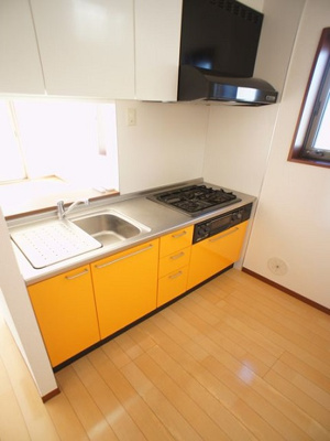 【キッチン】 | ヴィルシャッツ | システムキッチン3口コンロ付きです♪