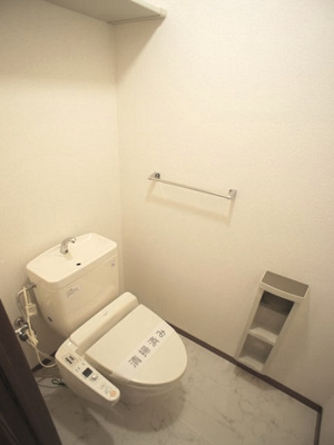 【トイレ】 | ヴィルシャッツ | 温水洗浄暖房便座機能付きです♪