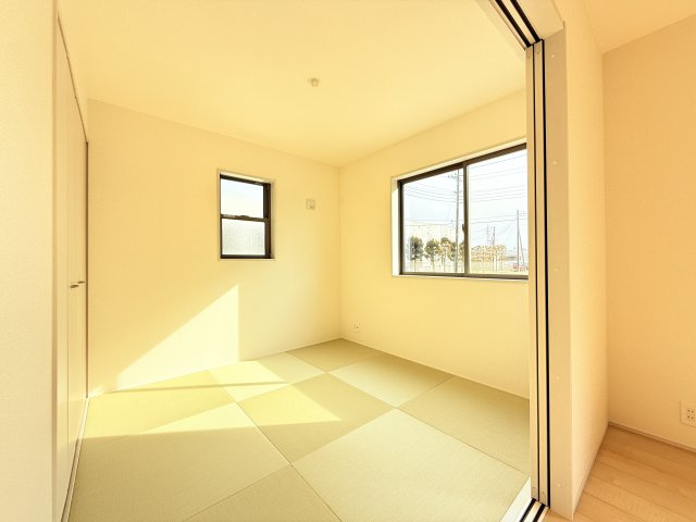 小美玉市上玉里第2　新築戸建　1号棟の和室|家具や小物を合わせやすいシンプルデザイン♪
広さや日当たりなど、写真では伝えきれない部分を現地で確認してみませんか？