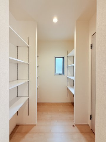 小美玉市上玉里第2　新築戸建　1号棟の収納|あると嬉しいキッチンパントリー♪