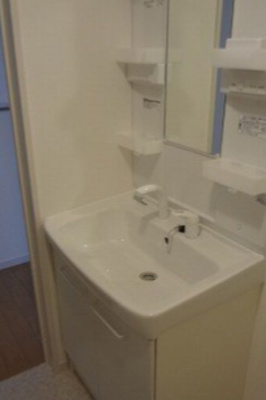 【独立洗面台】 | クアルティエーレ四ツ谷 | 独立洗面化粧台が付いています