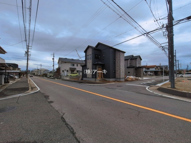 安城市美園町2-2-1『仲介手数料無料』新築戸建ての前面道路含む現地写真