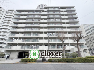 【外観】 | 青空によく映える建物です。手入れの行き届いた外壁やマンション正面エントランスなど、綺麗な姿をぜひ一度、現地にてご覧ください。～即日のご見学可能～　お問合せはお気軽にどうぞ。

