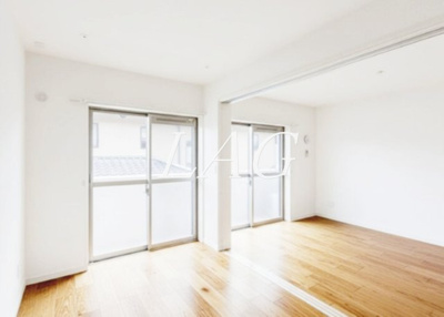 【居間・リビング】 | サン・ユイット | 洋室のお部屋です。（同一仕様）