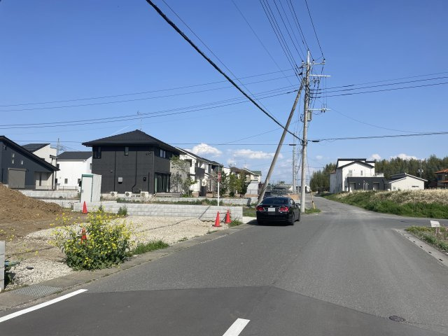 【前面道路含む現地写真】 | 比企郡滑川町月輪大堀　新築戸建　全8区画　3号棟 | 4/11撮影