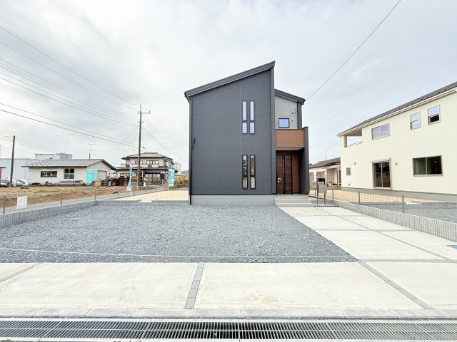 小美玉市上玉里第2　新築戸建　2号棟の駐車場|カースペース並列4台可能♪庭付き！