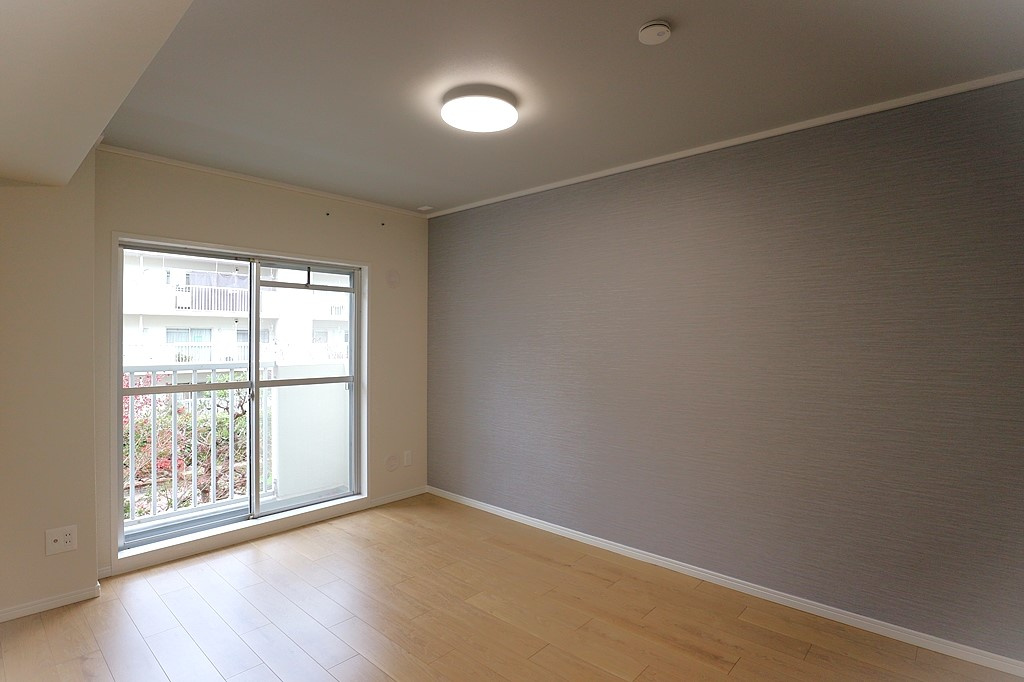 今津浜パークタウン16号棟の洋室|-洋室6.0帖-
 全居室洋室で家具や敷物のカスタマイズを楽しめます！