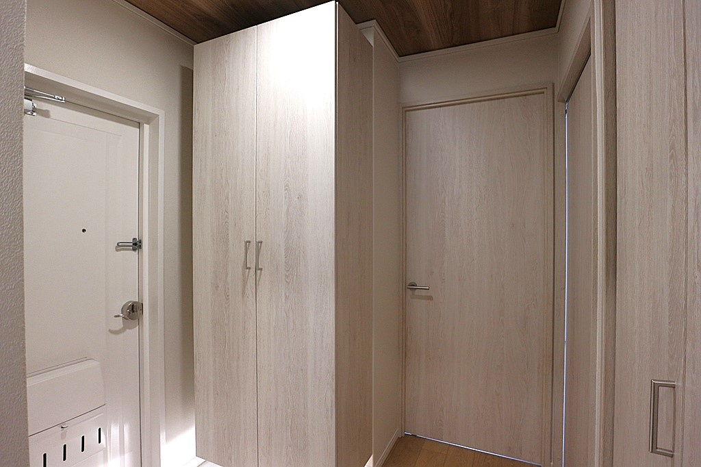 今津浜パークタウン16号棟の玄関|玄関にはシューズボックスつきなので、家族の靴もすっきり収納できます。