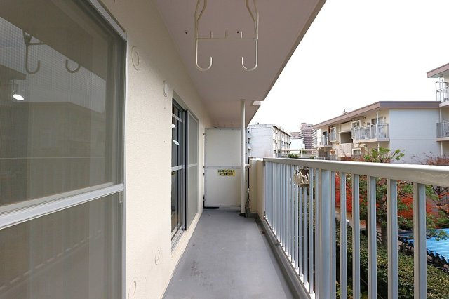 今津浜パークタウン16号棟のバルコニー|南面バルコニーは日照が豊富で温暖な陽光を受けられます◎