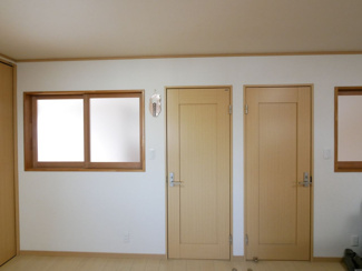 【収納】 | 甲斐市篠原 平成20年築・オール電化中古戸建 大型吹抜・バルコニー | 2階　洋室12帖　ツードアワンルーム