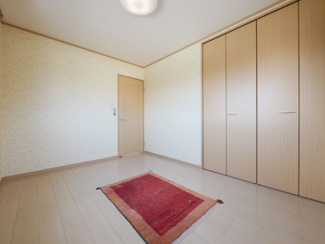 【洋室】 | 甲斐市篠原 平成20年築・オール電化中古戸建 大型吹抜・バルコニー | 2階　洋室6帖