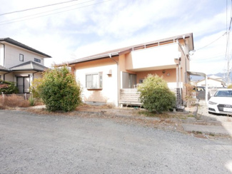 【外観】 | 甲斐市篠原 平成20年築・オール電化中古戸建 大型吹抜・バルコニー | 平成20年築　まだまだ綺麗な外観です。勾配屋根がとてもお洒落　屋根材はガルバリウム鋼板