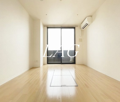 【居間・リビング】 | ルネスアヴニール | 洋室のお部屋です。