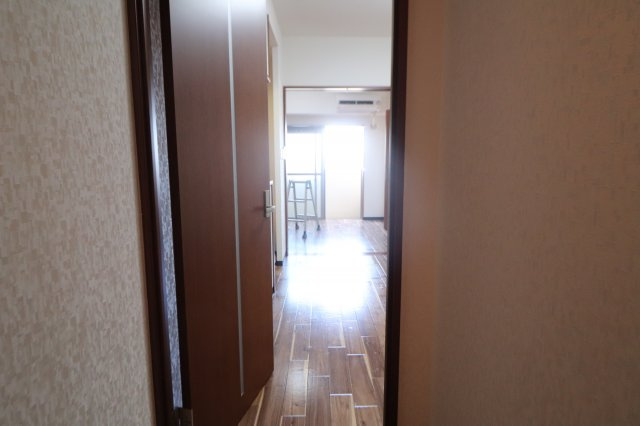 センターポイント吉志部の玄関