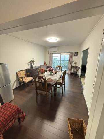 京王山田マンションＢ棟２０６の居間・リビング