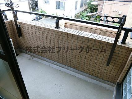 武蔵野市中町２丁目の賃貸マンションのバルコニー