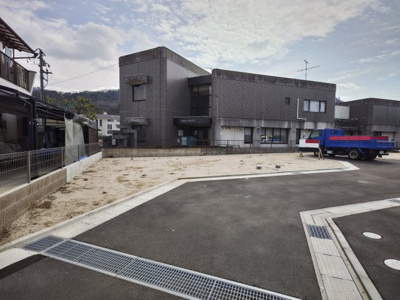 【前面道路含む現地写真】 | 安芸郡海田町南幸町　土地 | 安芸郡海田町南幸町　住宅用地　113.45㎡　海田町の敷地