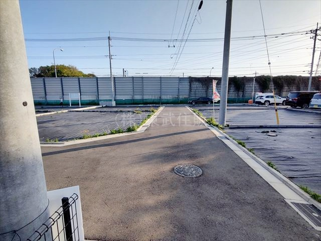 【前面道路含む現地写真】の画像