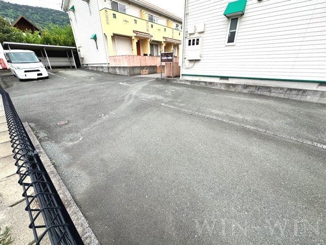 レガーロカルド Aの駐車場