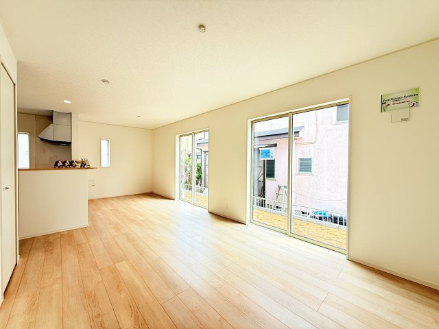 つくば市自由ケ丘第10　新築戸建て　1号棟の居間・リビング|広々とした17帖ＬＤＫ♪
家具を置いても窮屈感を感じず過ごせます。