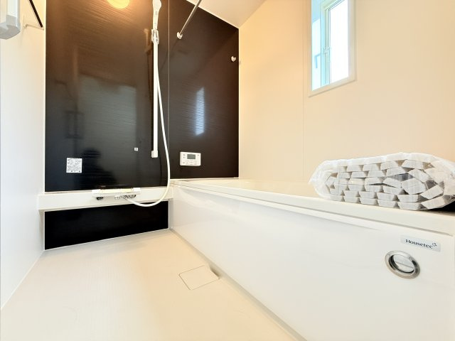 つくば市自由ケ丘第10　新築戸建て　1号棟の浴室|浴室暖房乾燥機付きで冬場のお風呂もあったか快適！乾燥モードを使えば浴室内で洗濯物を乾かせます。